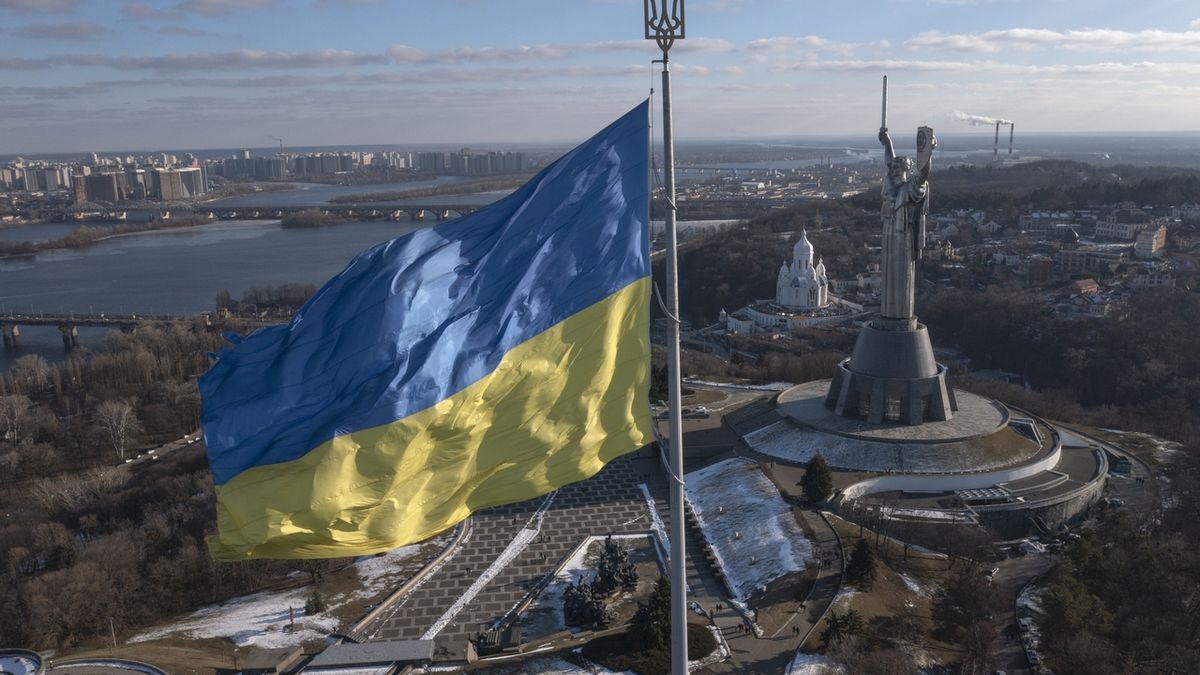 USA přesouvají ambasádu do Lvova, v Kyjevě po sobě ničí počítače